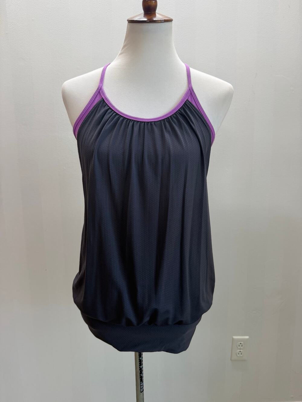 Lululemon No Limits Tank Gray Purple Built-In Bra Racerback Tank Sz 6 NO PADS